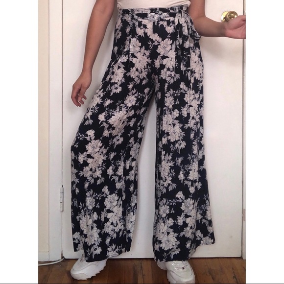 Wide-leg high-waisted floral pants from F21 - Picture 3 of 3